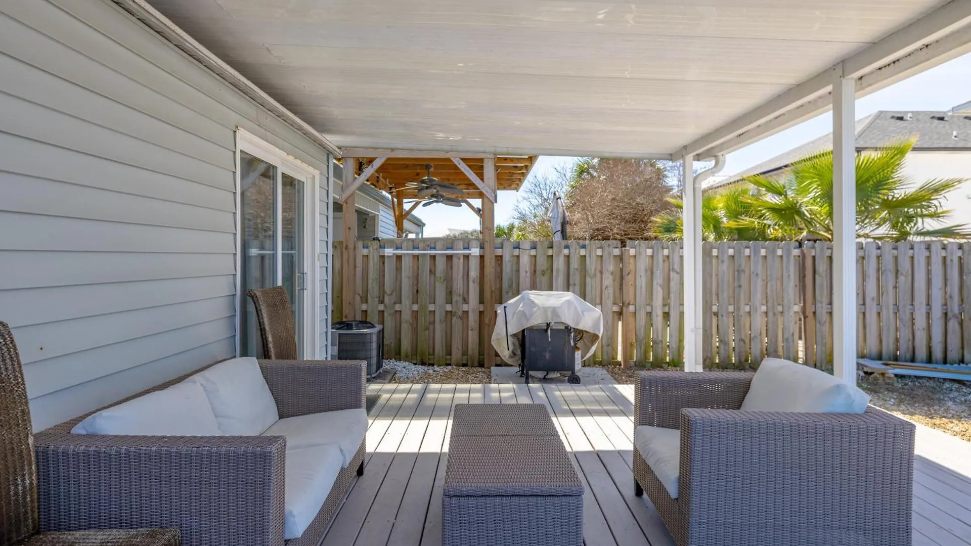 Holiday home Seas The Day, Pet Friendly Walk To Beach! Panama City Beach United States